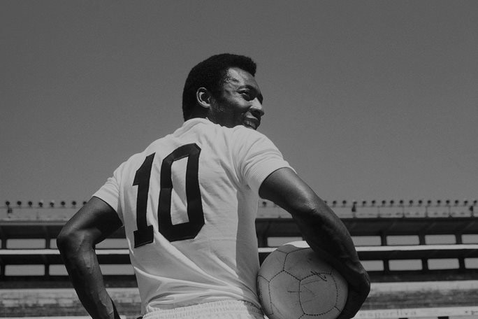Messi, Ronaldo và dư luận thế giới tiếc thương "Vua bóng đá" Pele