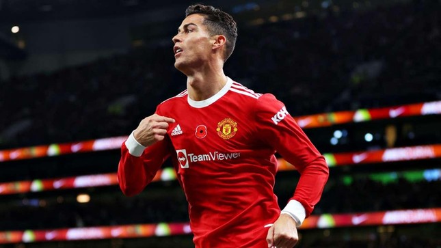 Bị gạch tên khỏi đội hình MU, Ronaldo đi tìm điểm dừng chân mới