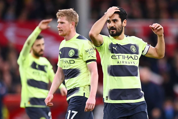 Premier League: Manchester City trả lại ngôi đầu cho Arsenal