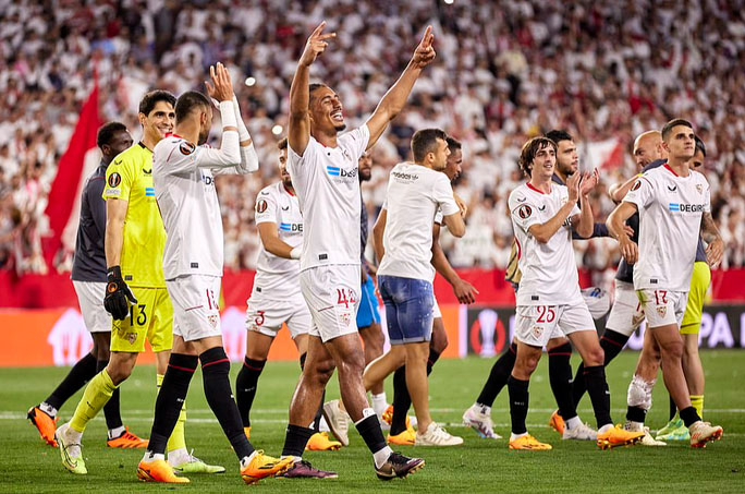 Man United thua tan tác, Sevilla đoạt vé bán kết Europa League