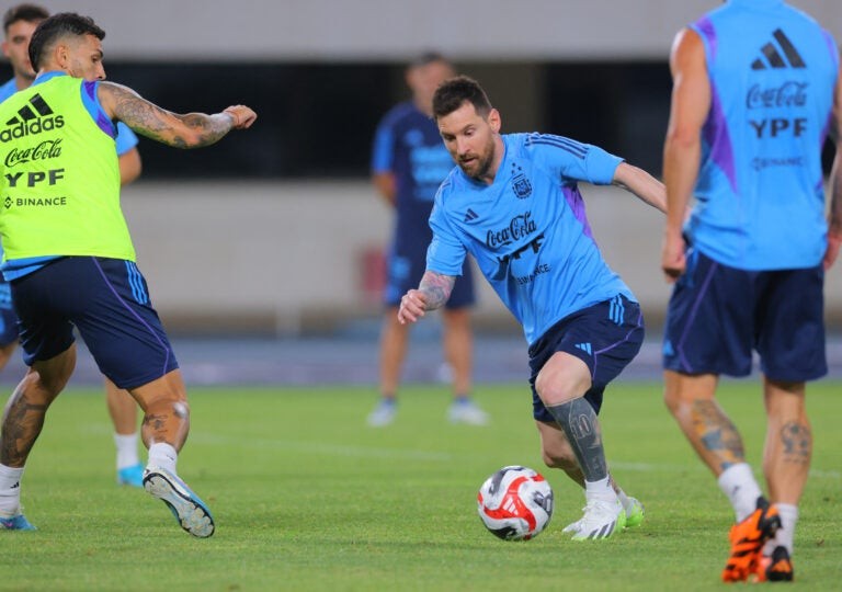 Đằng sau việc Inter Miami vượt mặt Saudi Arabia để sở hữu Messi
