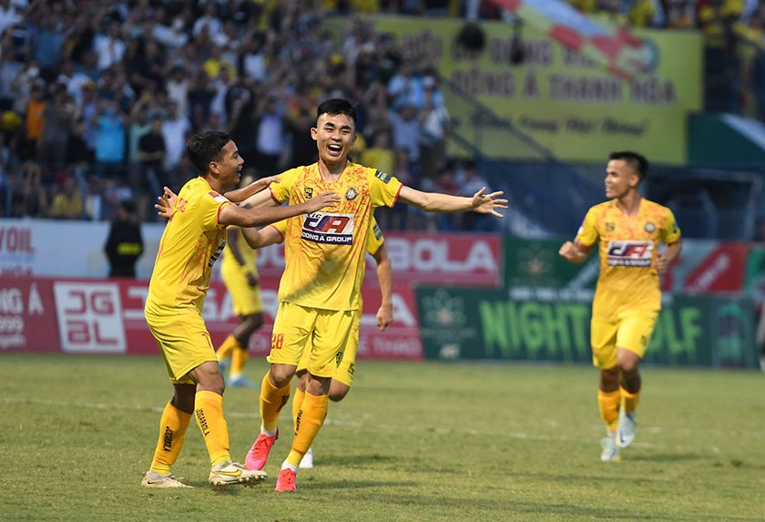 Trước vòng 12 V.League: Nước rút đầy gay cấn