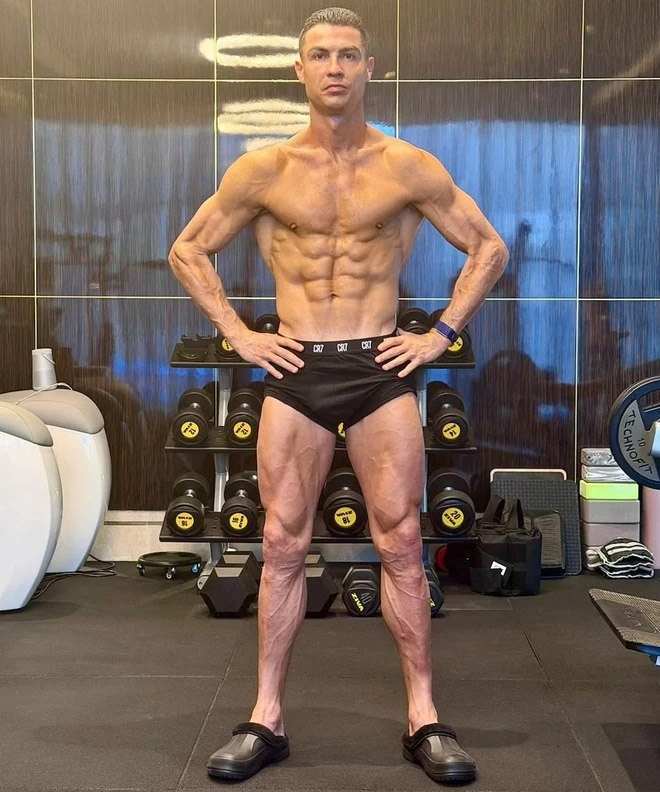 Ronaldo lại gây bão mạng xã hội