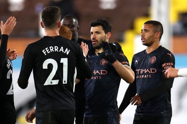 Man City gia tăng khoảng cách với Man Utd lên 17 điểm