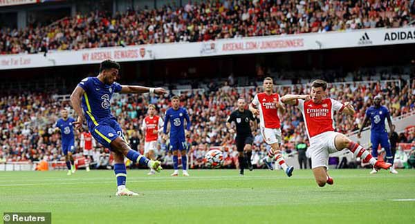 Lukaku ghi bàn, Chelsea đánh bại Arsenal lên ngôi đầu bảng