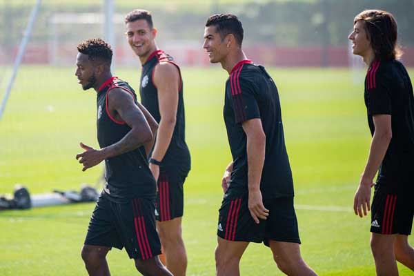 Ronaldo tái hợp với Solskjaer, lần đầu tập luyện cùng đồng đội mới ở Manchester United